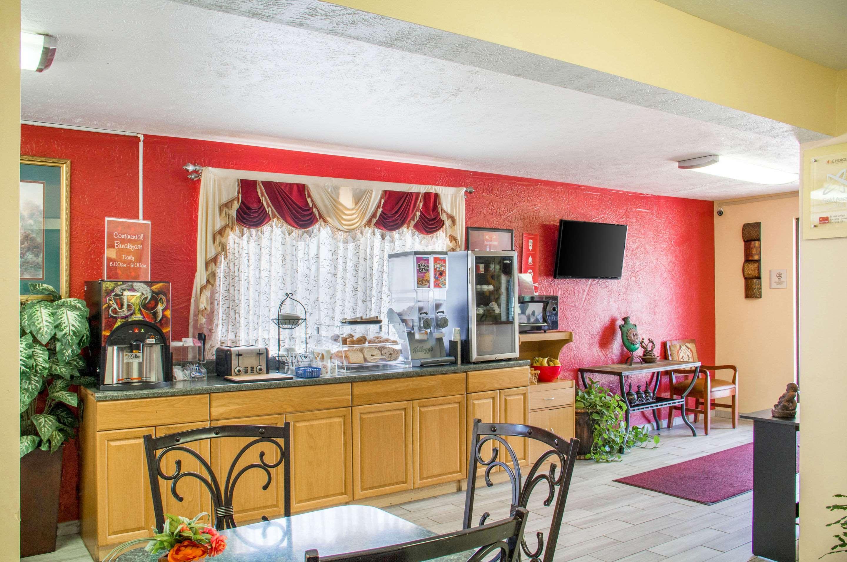 Econo Lodge Lansing - Leavenworth Экстерьер фото