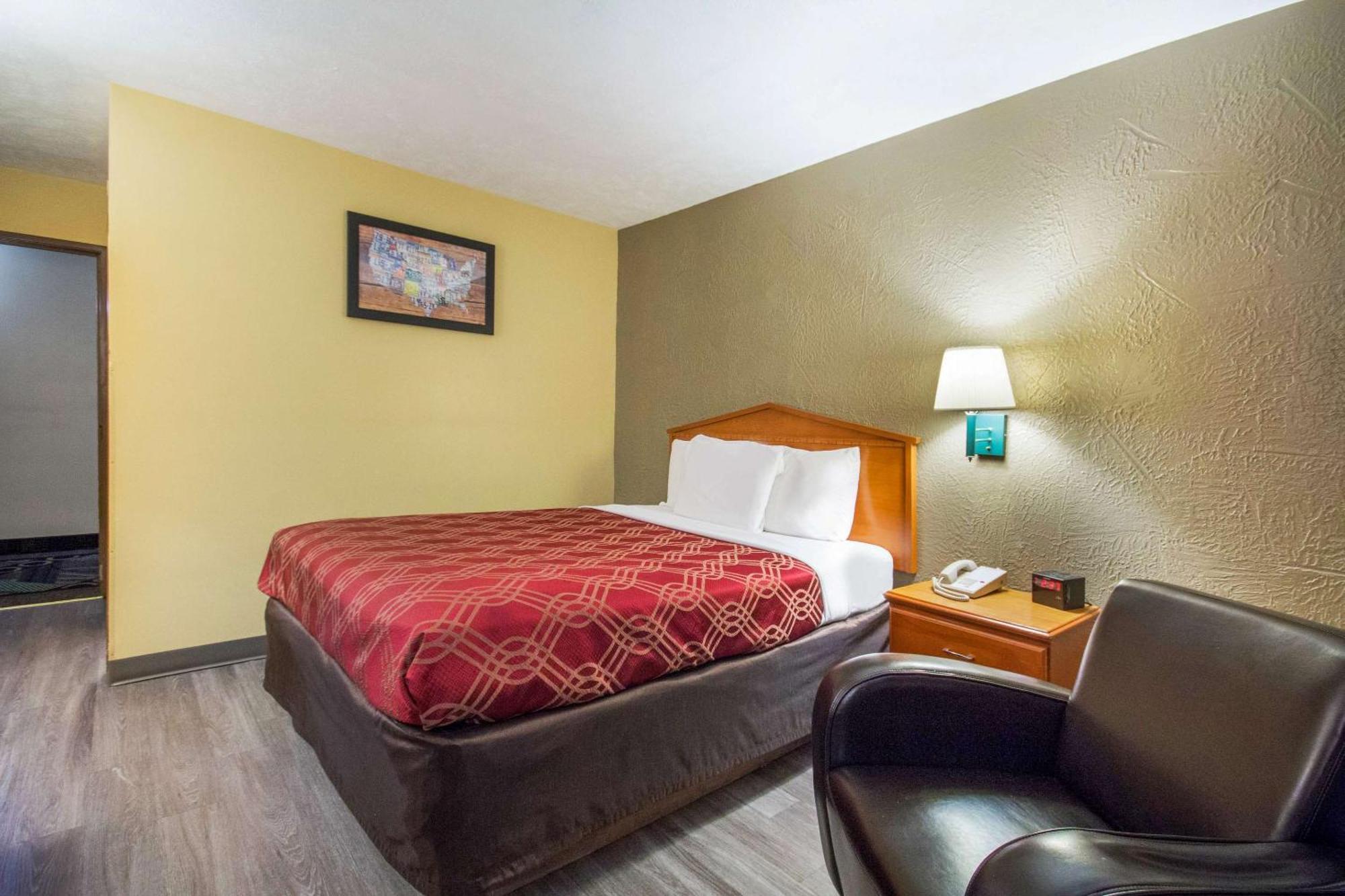 Econo Lodge Lansing - Leavenworth Экстерьер фото