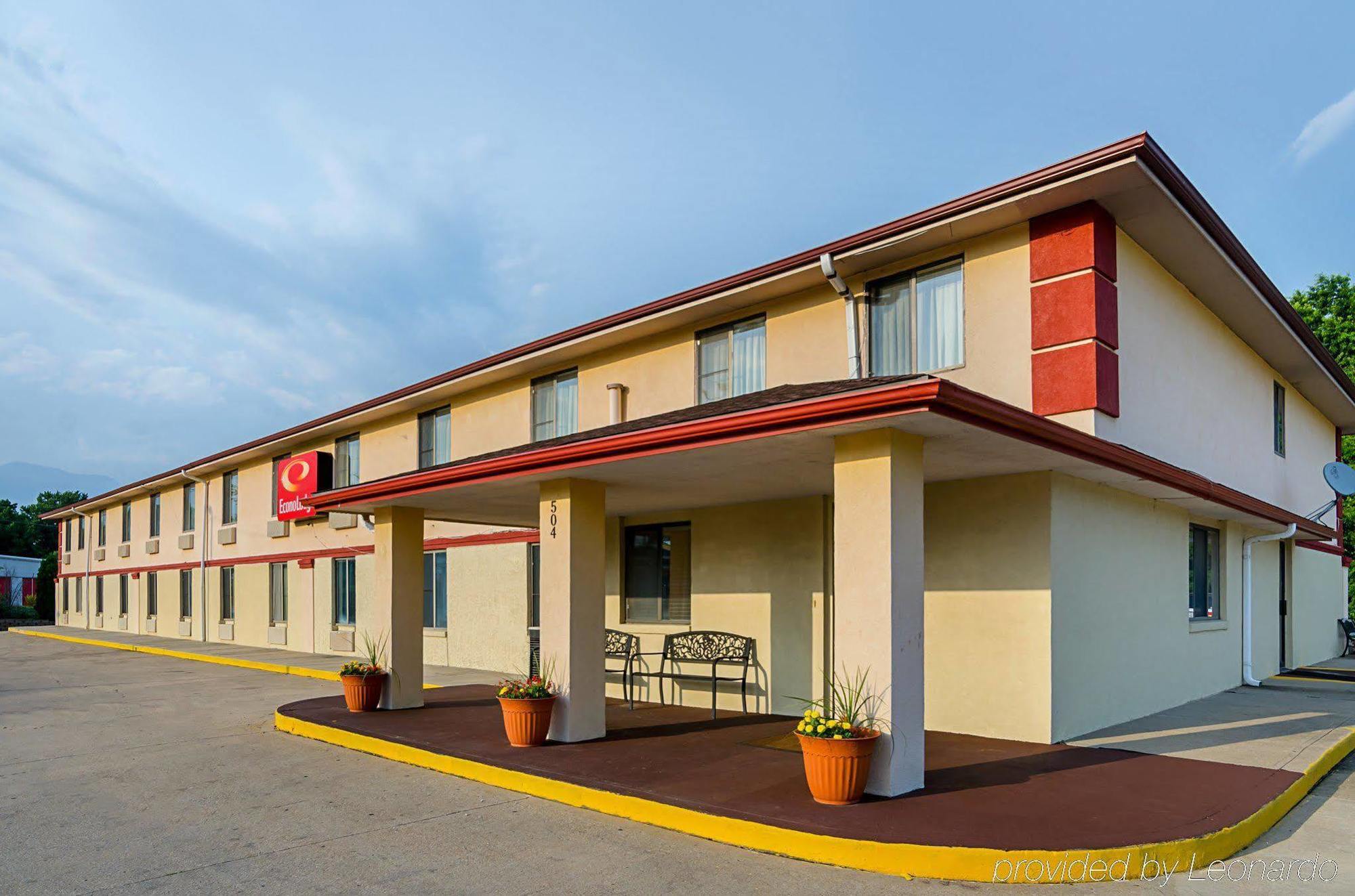 Econo Lodge Lansing - Leavenworth Экстерьер фото